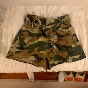 High waisted Camo forever 21 shorts!
